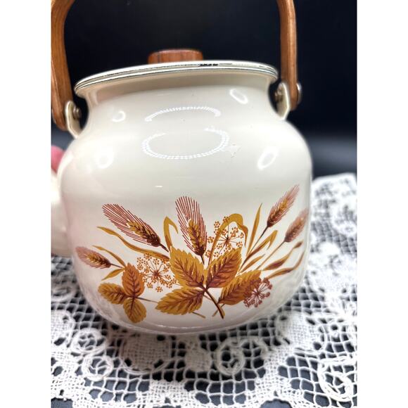Vintage Porcelain Enameled Small Tea Kettle Wheat Design with Wood Handle 1970s - Picture 4 of 9